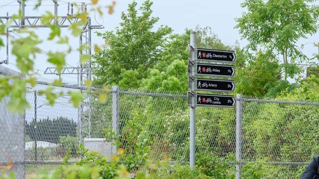 Cambridge North station - foot and cycle path to Mass Bank